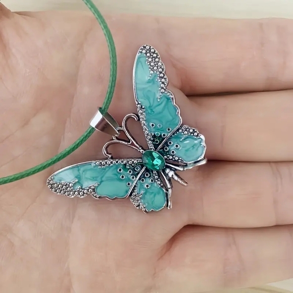 2/30$ Or 3/$35 Y2K Elegant Silver Green Butterfly Pendant Summer Necklace(#0111) - Picture 3 of 5